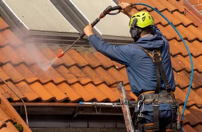 Démoussage et hydrofuge de toiture à Claret